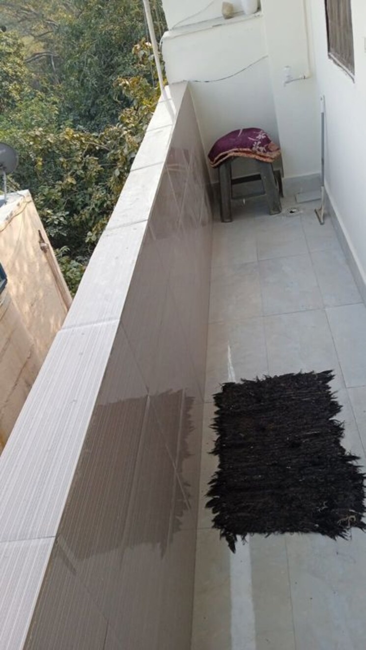 Balcony, east of kailash 1 Bedroom 450 Sq.Ft. Builder Floor In East Of Kailash Delhi 9817545