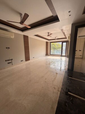 Room in 4 BHK Builder Floor at Saket – for Rent