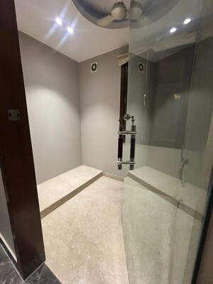 Room in 4 BHK Builder Floor at Saket – for Rent