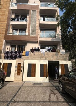 4 BHK + Servant Room Builder Floor For Rent in Saket