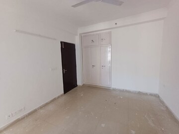 Room in 3.5 BHK Apartment at Sikka Kimantra Greens, Sector 79 – for Rent