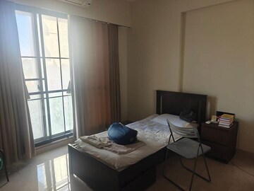 Bedroom in 3 BHK Apartment at Santacruz West – for Rent