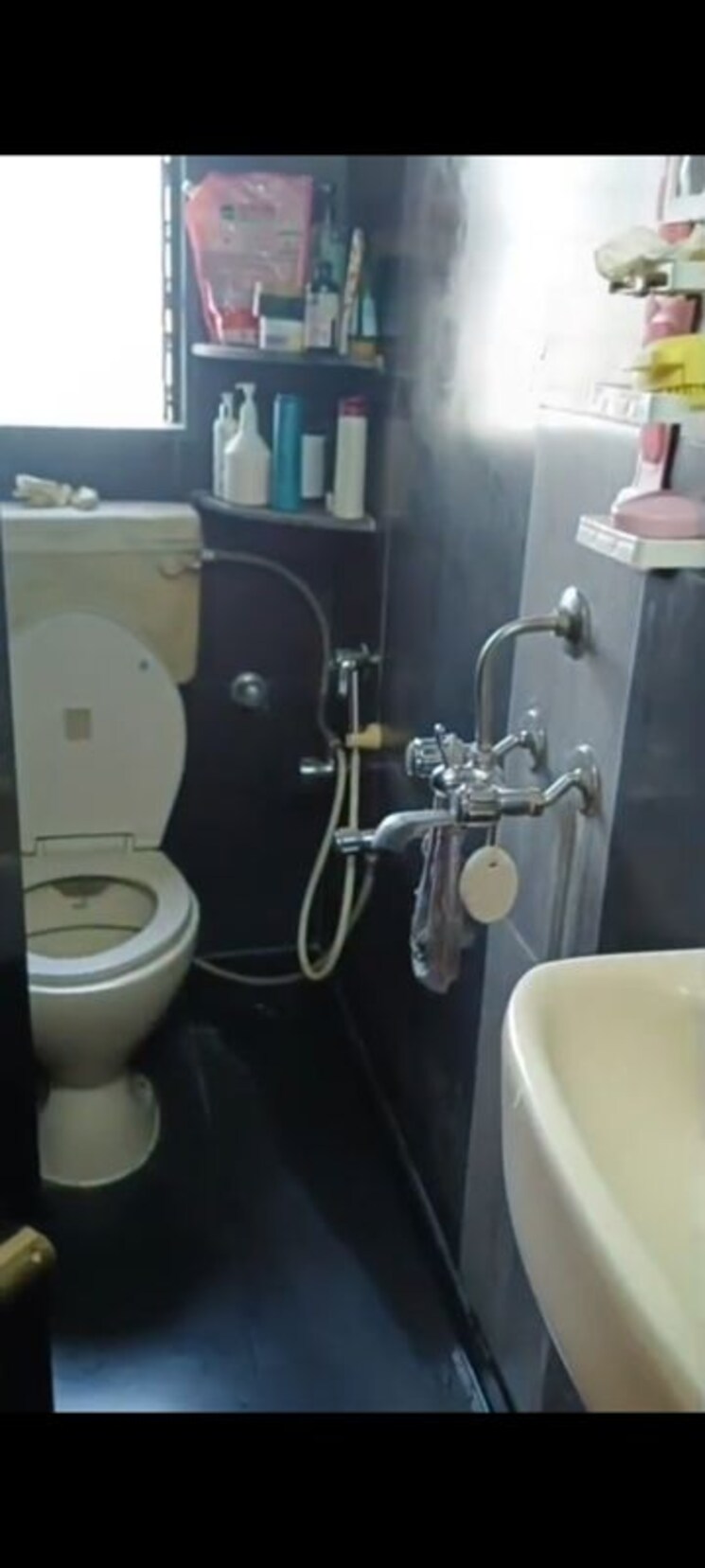 Bathroom, andheri east 1 Bedroom 600 Sq.Ft. Apartment In Andheri East Mumbai 9817937