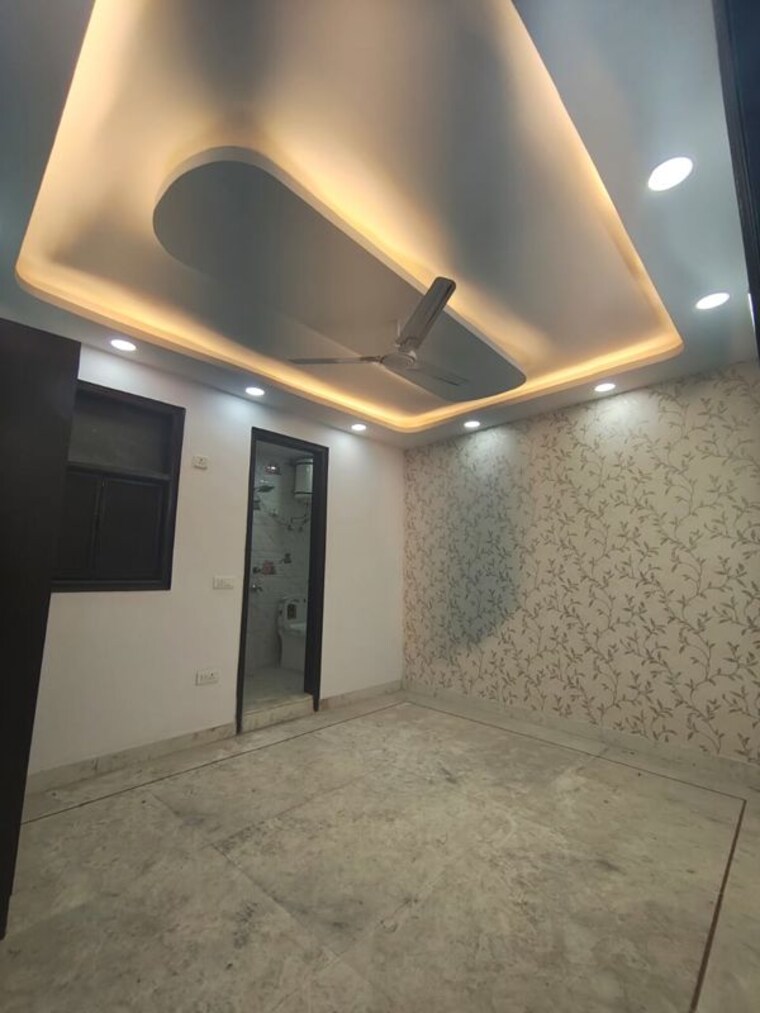 Room, govindpuri 3 Bedroom 100 Sq.Yd. Builder Floor In Govindpuri Delhi 9817945