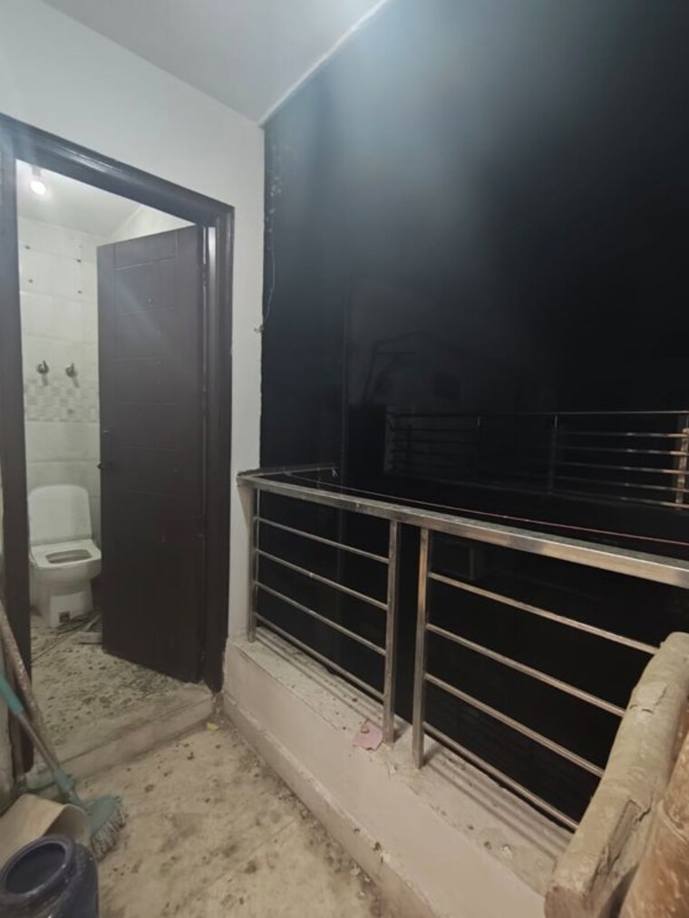 Balcony, govindpuri 3 Bedroom 100 Sq.Yd. Builder Floor In Govindpuri Delhi 9817945