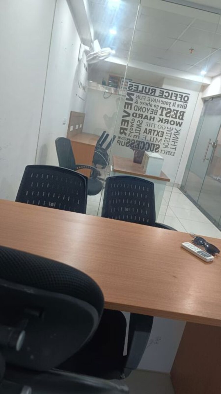 Team Area, vip road Commercial Office Space 650 Sq.Ft. In Vip Road Zirakpur 9818027