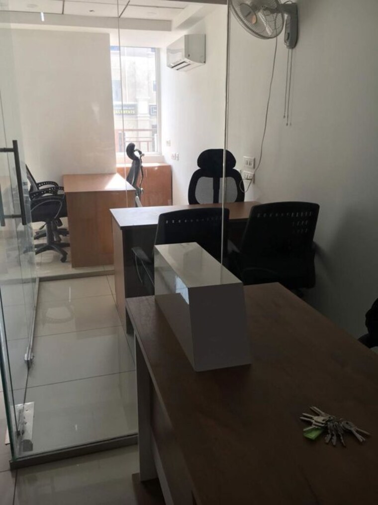 Team Area, vip road Commercial Office Space 650 Sq.Ft. In Vip Road Zirakpur 9818027