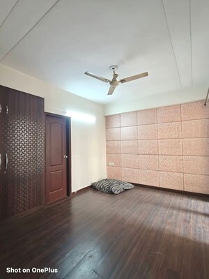 Room in 3 BHK Apartment at Gaur City-2, Gaur City 2 – for Rent