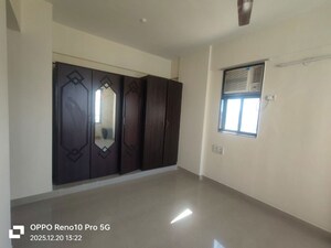 Room in 3 BHK Apartment at Lake Primrose, Powai – for Rent