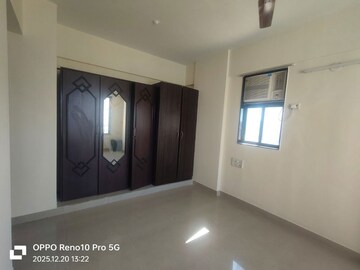 Room in 3 BHK Apartment at Lake Primrose, Powai – for Rent