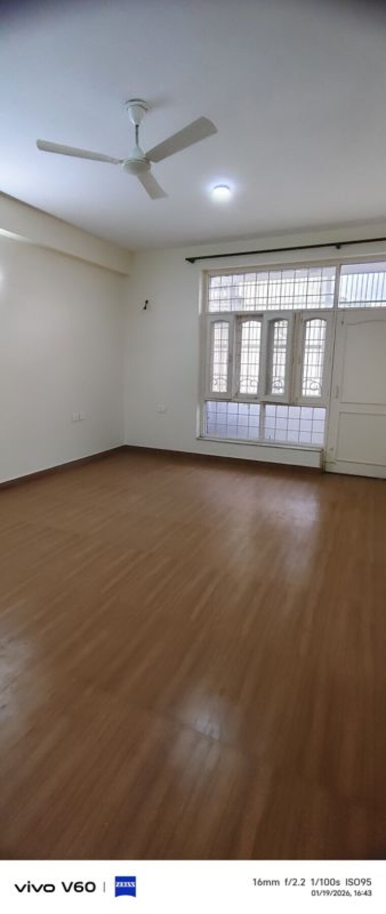 Room, sector 48 4 Bedroom 450 Sq.Mt. Independent House In Sector 48 Noida 9818122