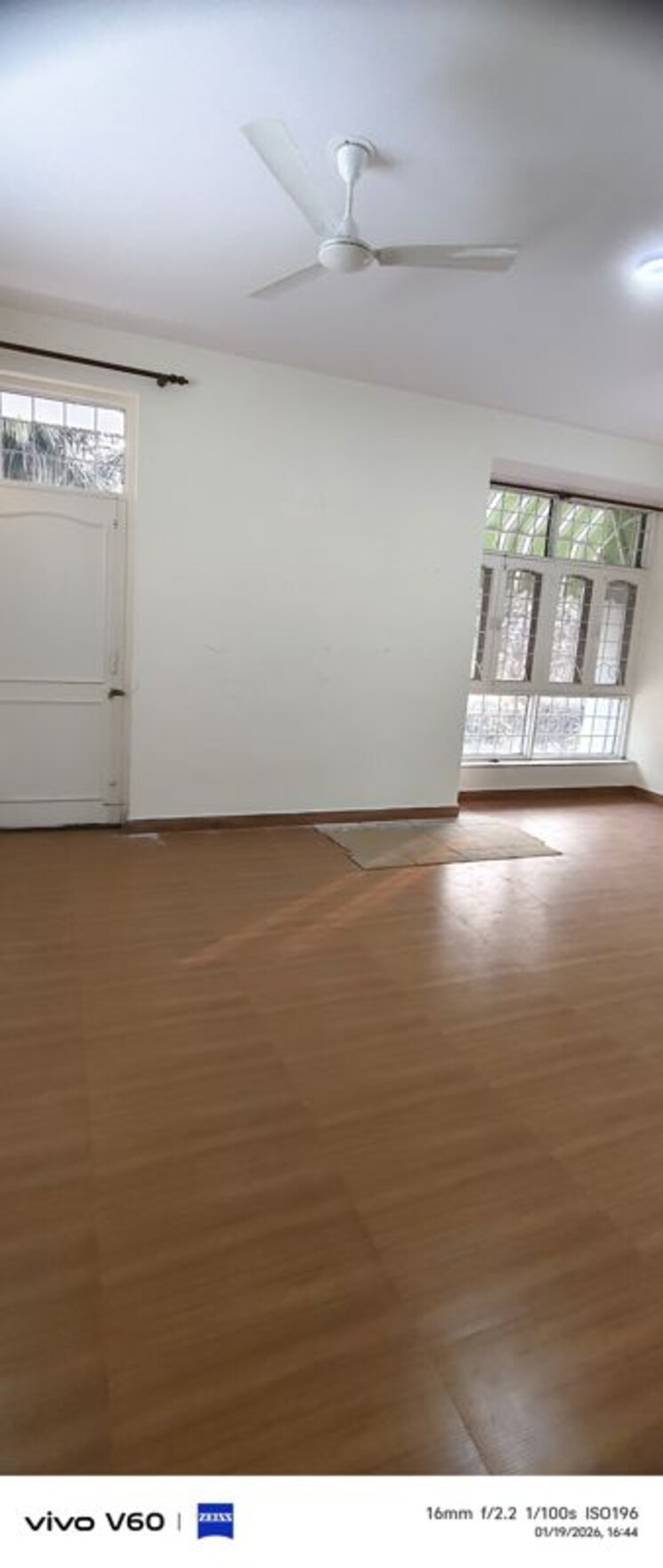 Room, sector 48 4 Bedroom 450 Sq.Mt. Independent House In Sector 48 Noida 9818122