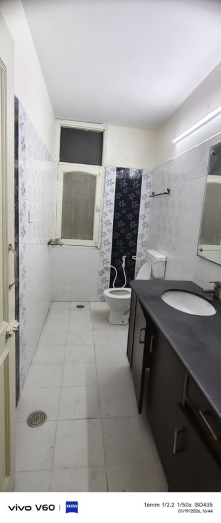 Bathroom, sector 48 4 Bedroom 450 Sq.Mt. Independent House In Sector 48 Noida 9818122
