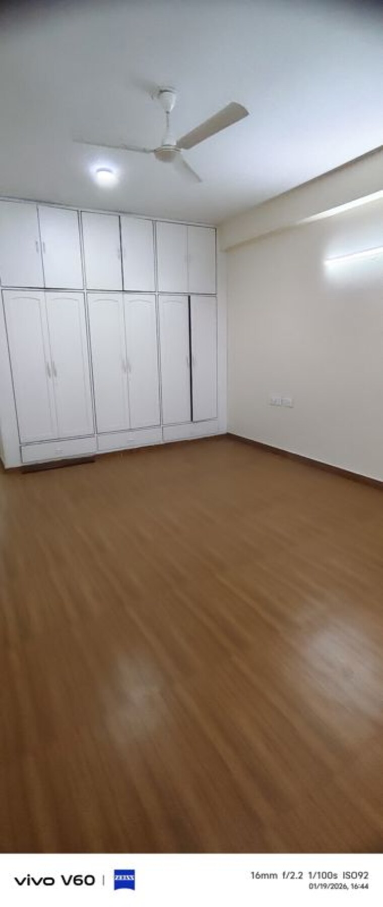 Room, sector 48 4 Bedroom 450 Sq.Mt. Independent House In Sector 48 Noida 9818122