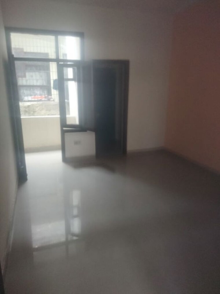 Room, vip road 2 Bedroom 1050 Sq.Ft. Apartment In Vip Road Zirakpur 9818170