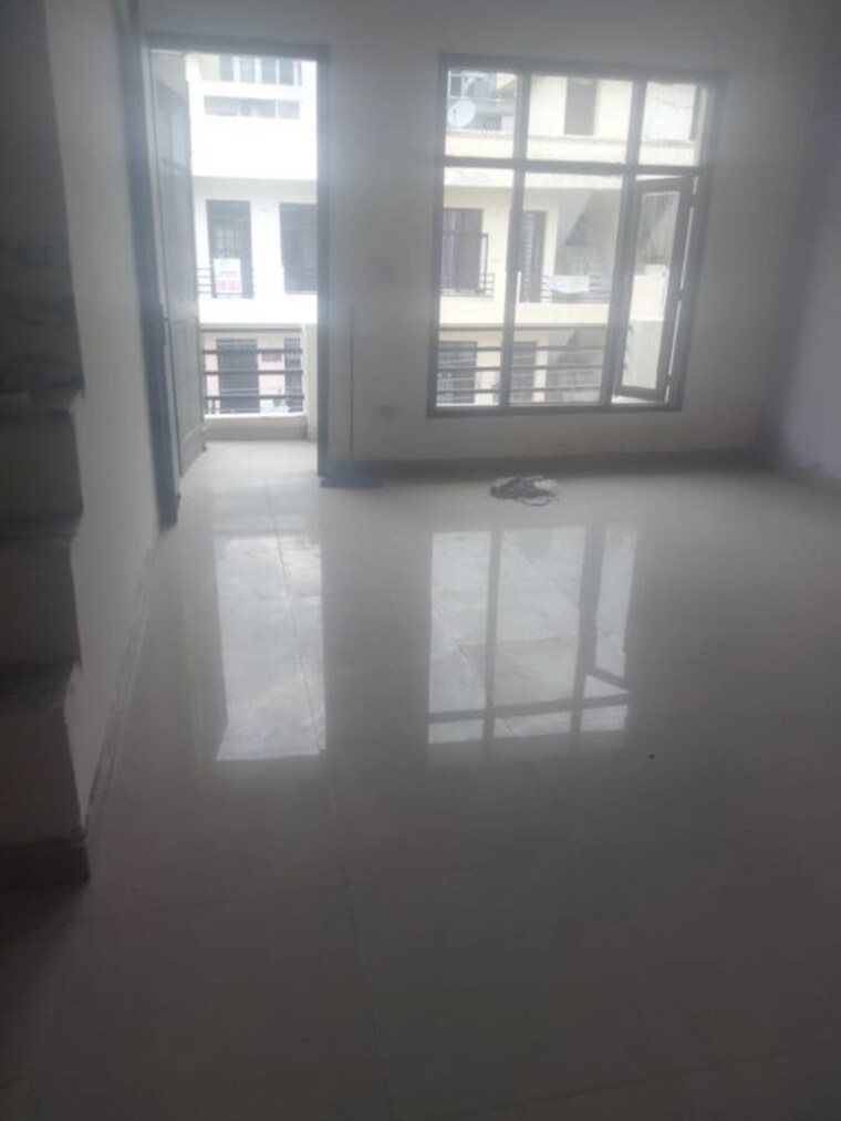 Room, vip road 2 Bedroom 1050 Sq.Ft. Apartment In Vip Road Zirakpur 9818170
