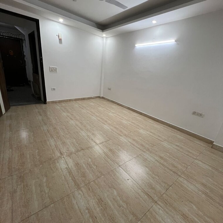 Room, vasant kunj 2 Bedroom 85 Sq.Yd. Builder Floor In Vasant Kunj Delhi 9818172