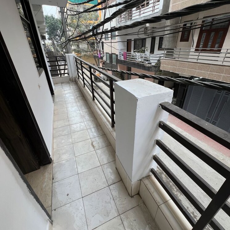 Balcony, vasant kunj 2 Bedroom 85 Sq.Yd. Builder Floor In Vasant Kunj Delhi 9818172