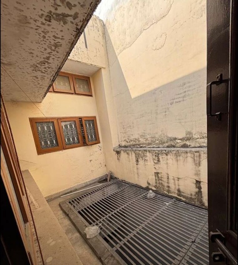 Exterior View, niralanagar Commercial Office Space 3000 Sq.Ft. In Niralanagar Lucknow 9818267