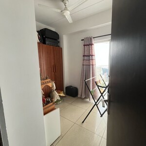 Room in 2.5 BHK Apartment at Ajnara Grand Heritage, Sector 74 – for Rent