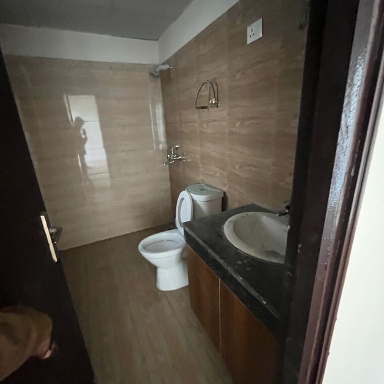 Bathroom, amrapali-crystal-homes 3 Bedroom 1700 Sq.Ft. Apartment In Sector 76 Noida 9818327