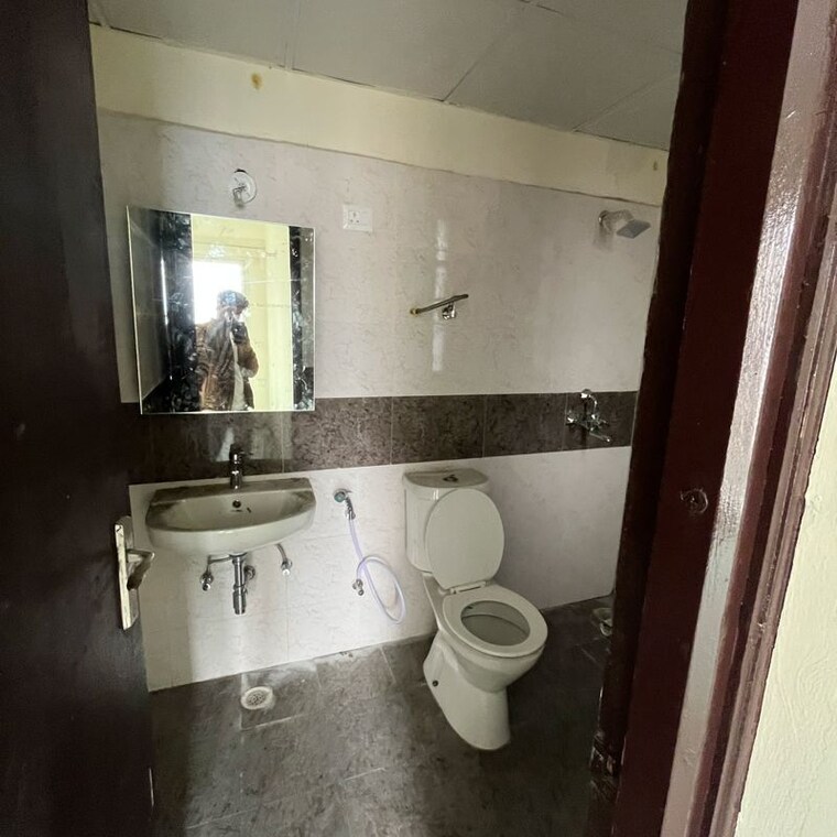 Bathroom, amrapali-crystal-homes 3 Bedroom 1700 Sq.Ft. Apartment In Sector 76 Noida 9818327