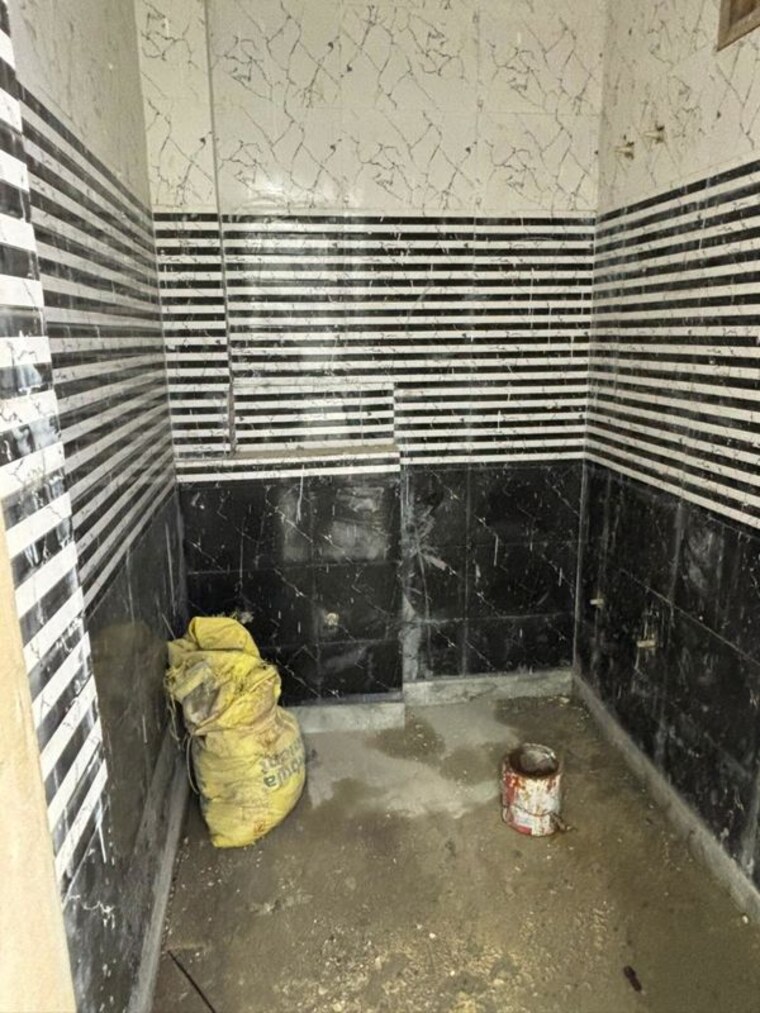 Attached Bathroom, burari 2.5 Bedroom 189 Sq.Yd. Builder Floor In Burari Delhi 9818240