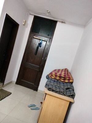 Furnished Amenities in 6+ BHK Independent House at Maharani Bagh – for Sale