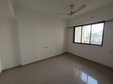 Room in 2 BHK Apartment at Puranik Hometown, Ghodbunder Road – for Rent