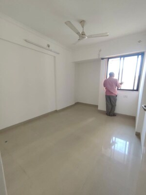 Room in 2 BHK Apartment at Puranik Hometown, Ghodbunder Road – for Rent