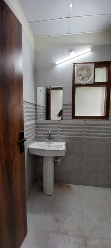 Kitchen in 1 BHK Builder Floor at Minarch Tower, Sector 44 – for Rent