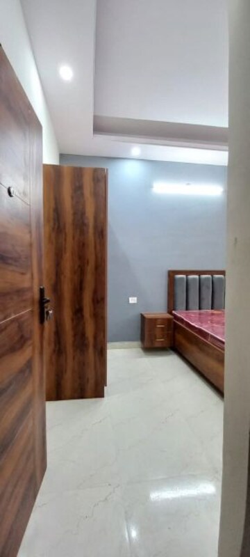 Room in 1 BHK Builder Floor at Minarch Tower, Sector 44 – for Rent