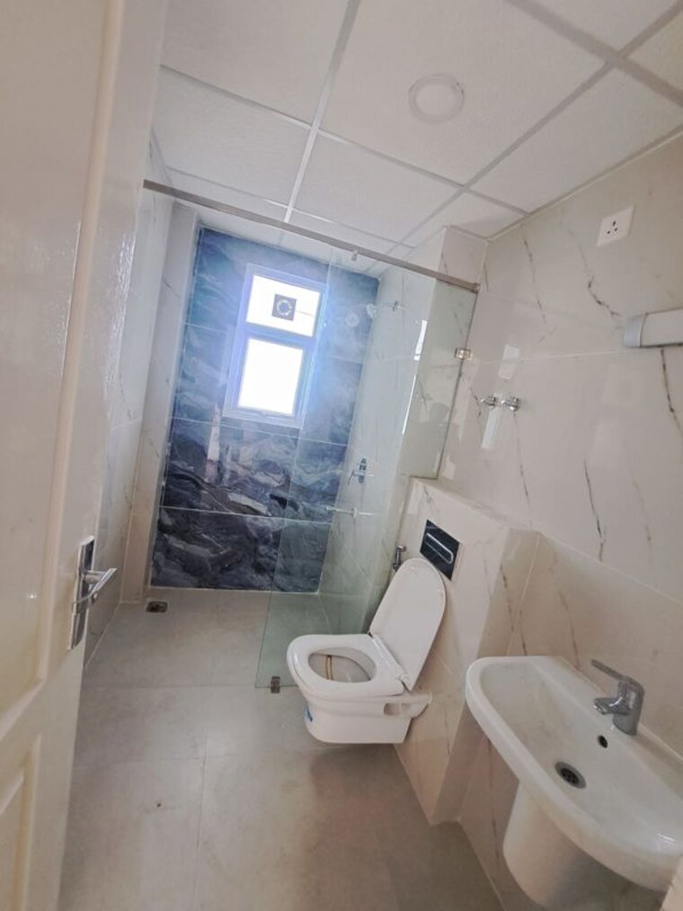 Bathroom, omaxe-the-palace 3 Bedroom 1400 Sq.Ft. Apartment In Gomti Nagar Lucknow 9813481