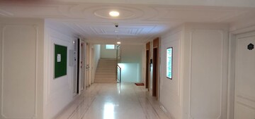 Room in 3 BHK Apartment at Omaxe The Palace, Gomti Nagar – for Rent