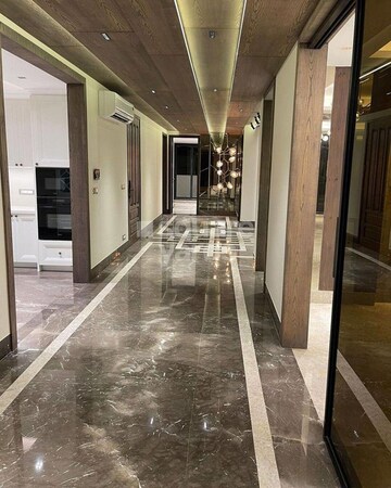 Building Lobby in 3 BHK Builder Floor at Dlf Cyber City – for Rent