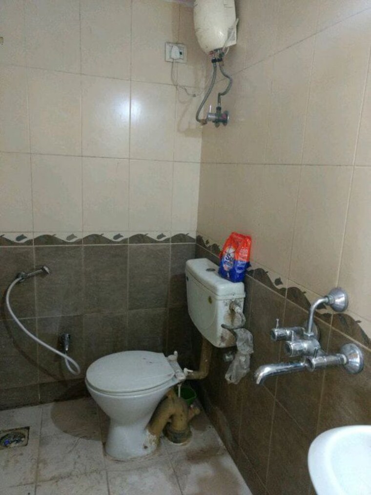 Bathroom, kasarvadavali 2 Bedroom 650 Sq.Ft. Apartment In Kasarvadavali Thane 9818405