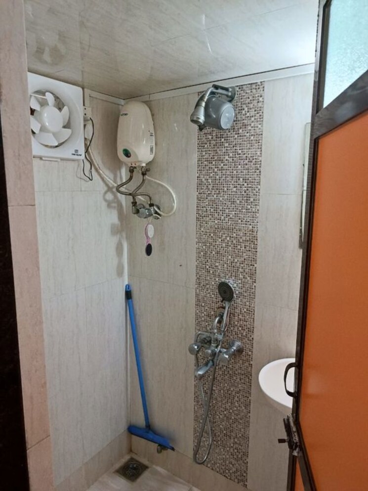 Bathroom, worli-residency 1 RK 250 Sq.Ft. Apartment In Worli Mumbai 9818432
