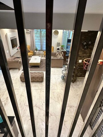 6+ BHK Independent House For Sale in Sushant Lok 3, Sector 57