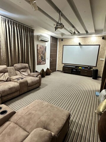 Bedroom in 6+ BHK Independent House at Sushant Lok 3, Sector 57 – for Sale