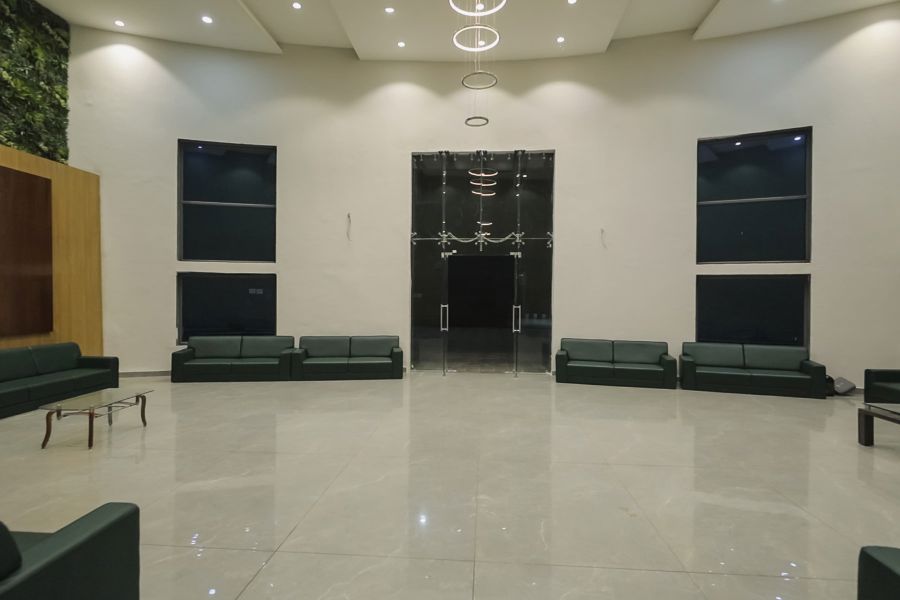 3.5 BHK + Servant Room Apartment For Rent in VVIP Mangal