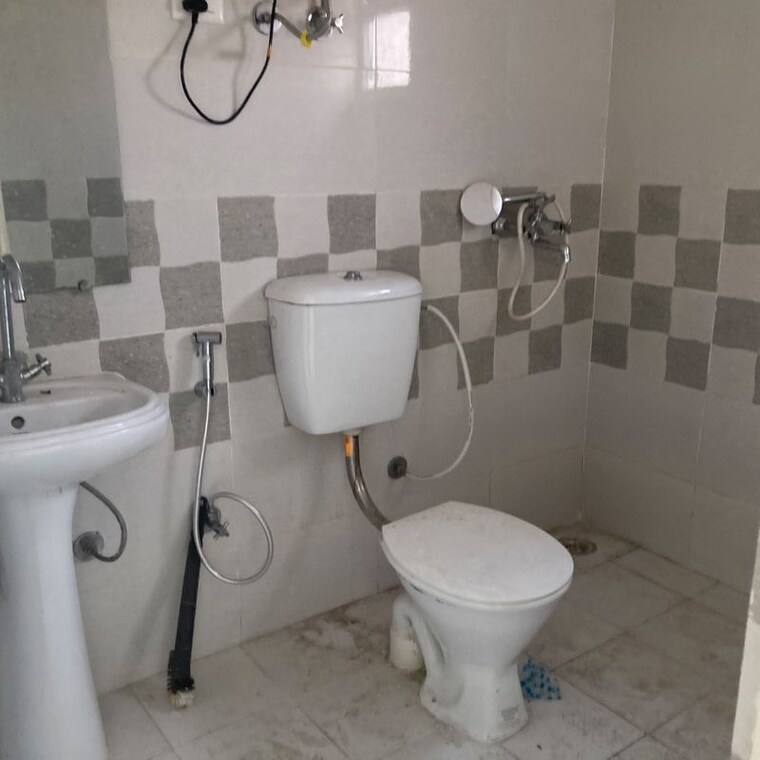 Bathroom, gaur-yamuna-city-16th-park-view 2 Bedroom 1270 Sq.Ft. Apartment In Sector 19 Yamuna Expressway Greater Noida 9818442