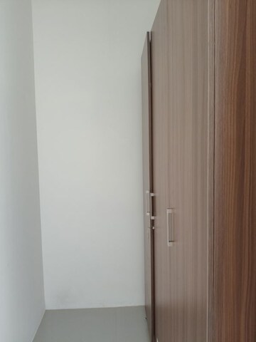 Room in 3.5 BHK Apartment at LnT Crescent Bay T5, Parel – for Rent