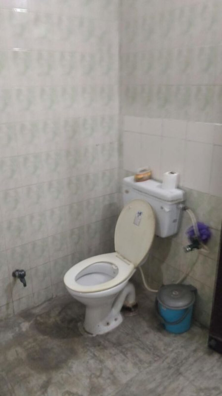 Bathroom, rwa-apartments 2 Bedroom 2000 Sq.Ft. Apartment In Sector 31 Noida 9818597