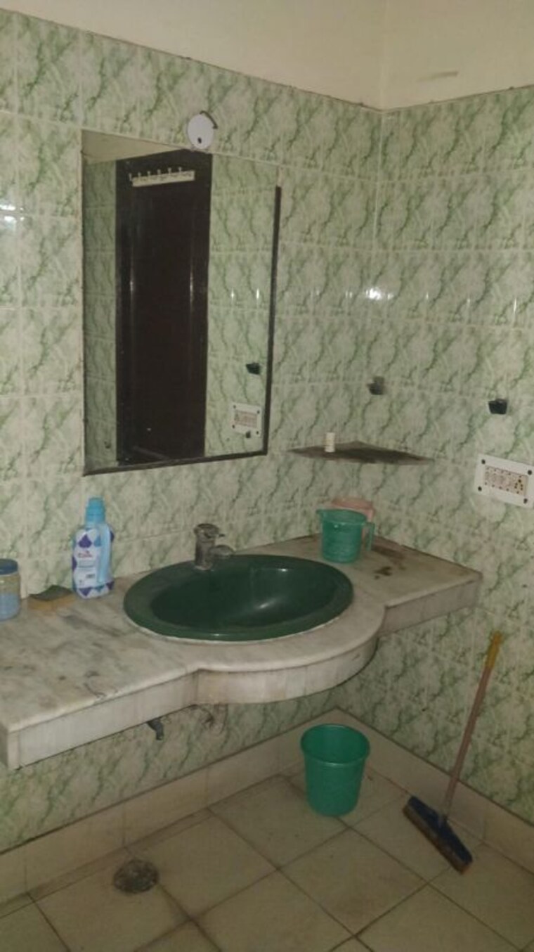 Bathroom, rwa-apartments 2 Bedroom 2000 Sq.Ft. Apartment In Sector 31 Noida 9818597