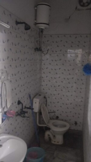 2 BHK Apartment For Rent in RWA Apartments, Sector 31