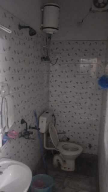 2 BHK Apartment For Rent in RWA Apartments, Sector 31