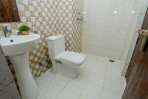Bathroom in 2.5 BHK Apartment at Nirala Greenshire Phase I, Patwari – for Sale