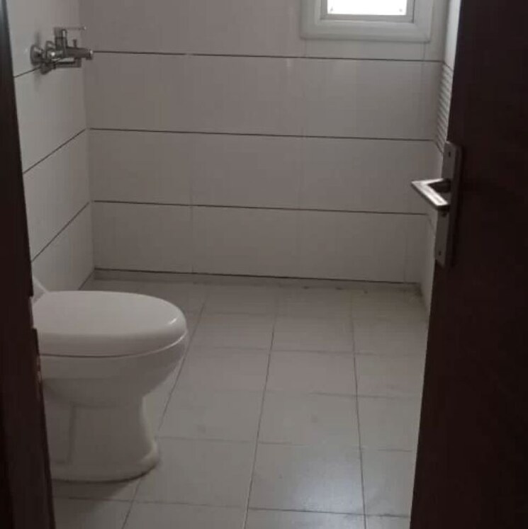 Bathroom, gulshan-ikebana 3 Bedroom 1495 Sq.Ft. Apartment In Sector 143 Noida 9818669