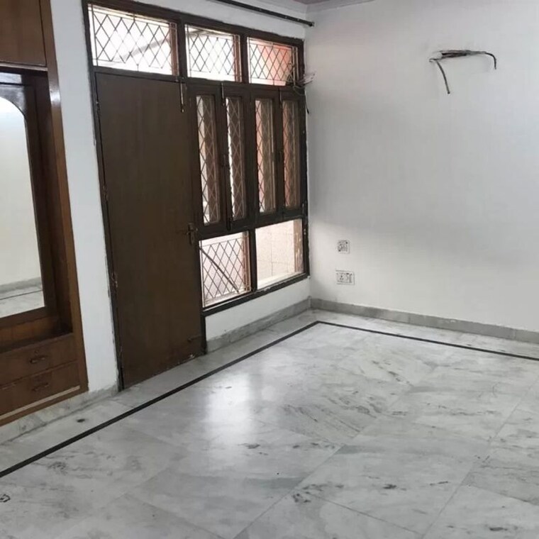 Room, royal-towers-noida 5 Bedroom 2416 Sq.Ft. Apartment In Sector 61 Noida 9818711