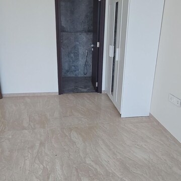 Room in 4 BHK Apartment at Raheja Imperia, Empire Mill – for Rent